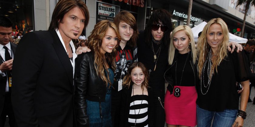 hermanos miley cyrus