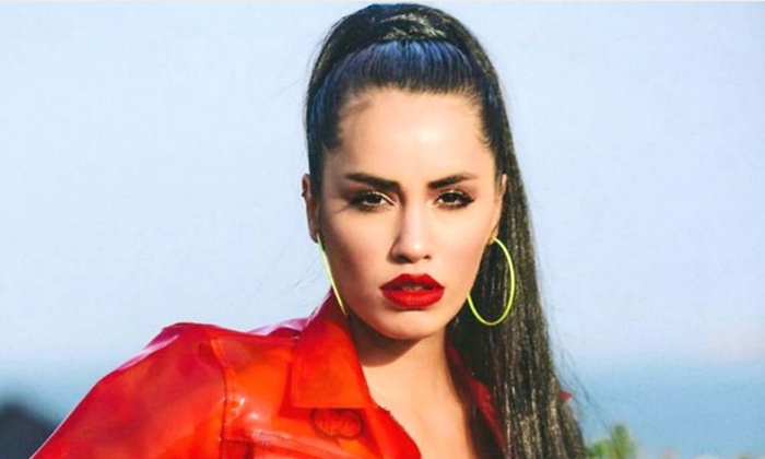 lali esposito labios rojos