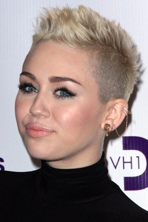 miley cyrus cabello muy corto