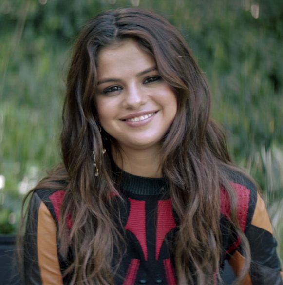 selena gomez sonrisa