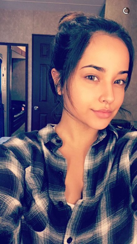 becky g sin maquillar